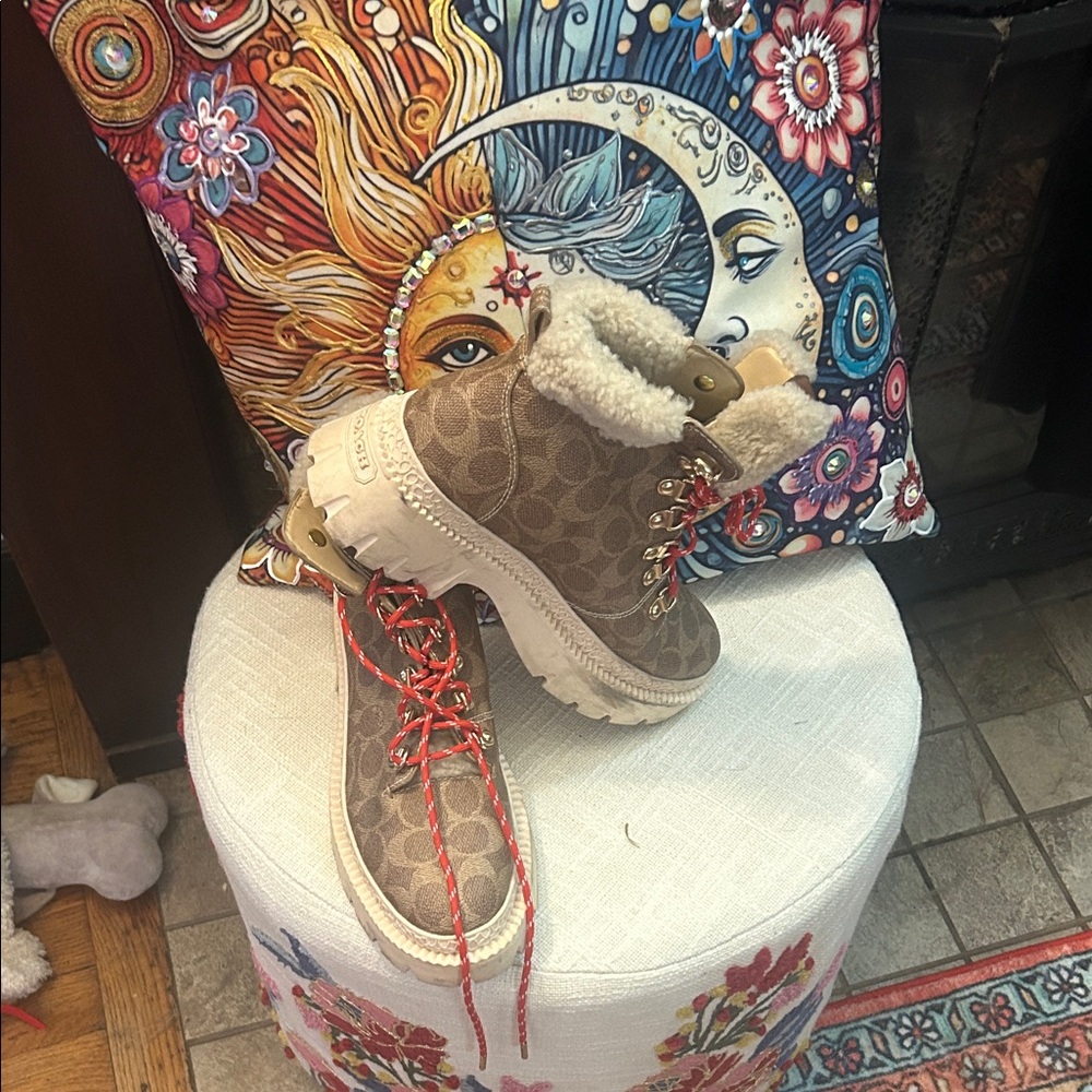 Coach Brown Winter Boots with Red Laces - Picture 2 of 4